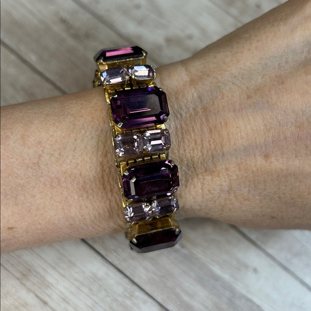 1950s Coro Pegasus bracelet featuring purple and lavender baguette rhinestones - Picture 7 of 10